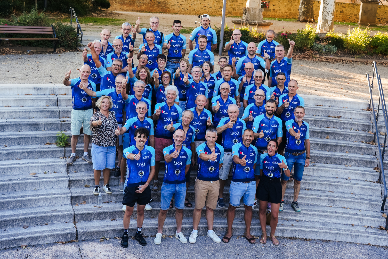 De nouveaux maillots pour le Cyclo Sport Villefranchois